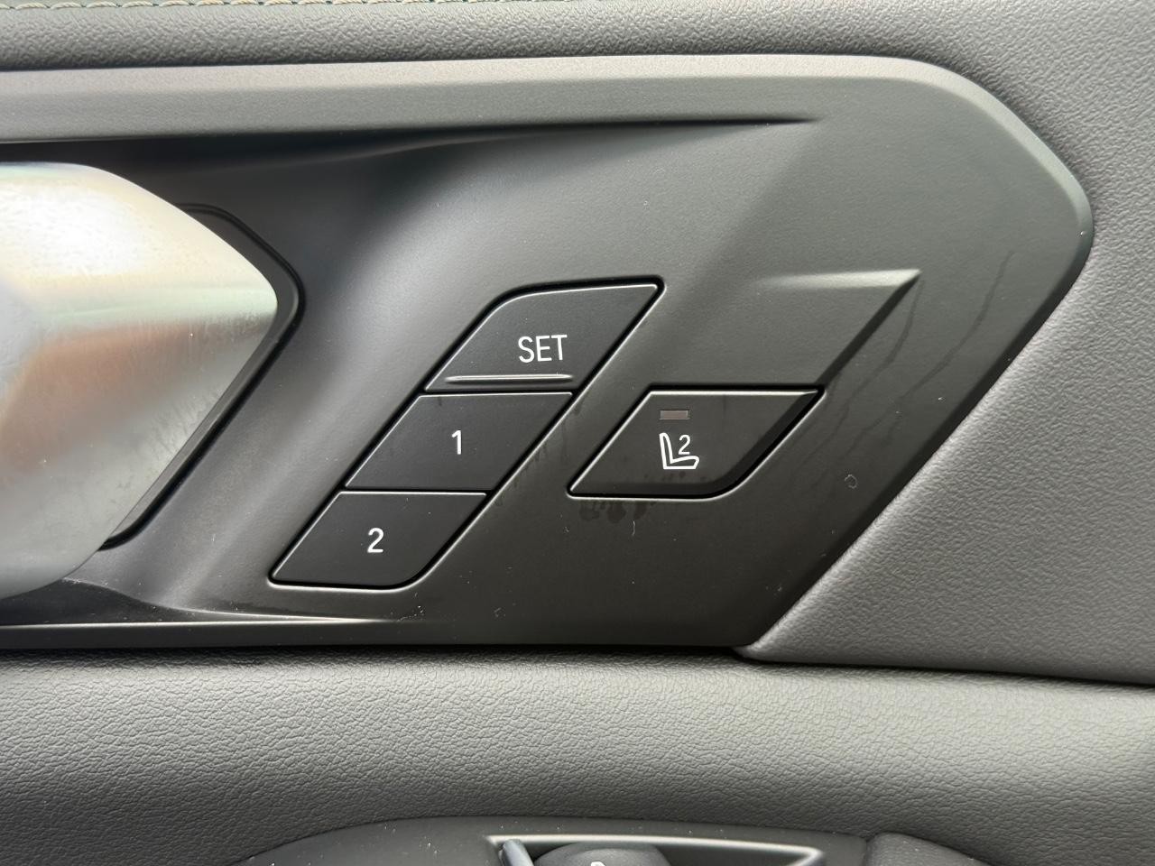 BMW X5 Vehicle Image 16