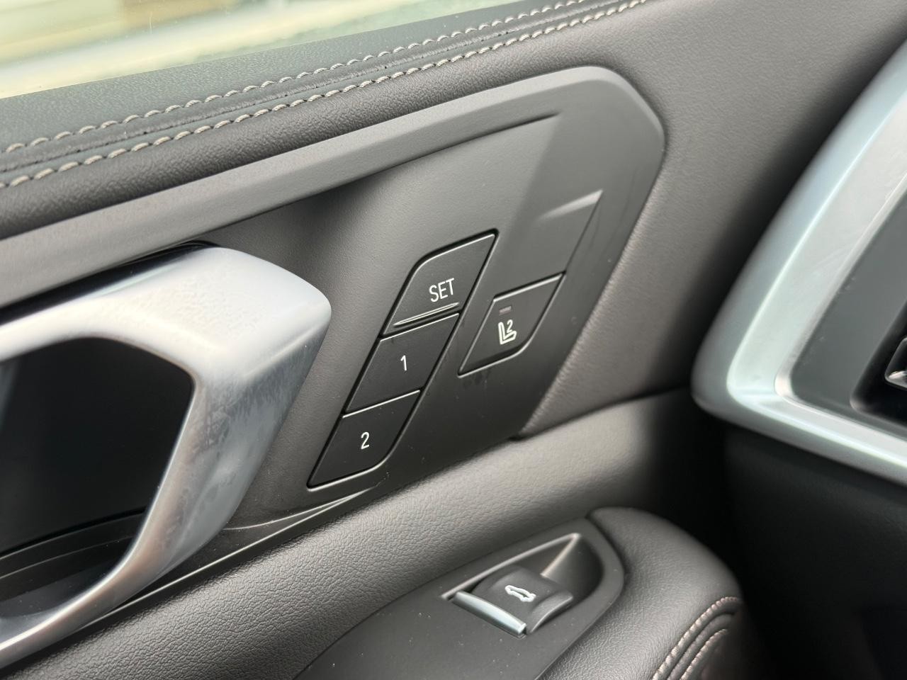 BMW X5 Vehicle Image 23