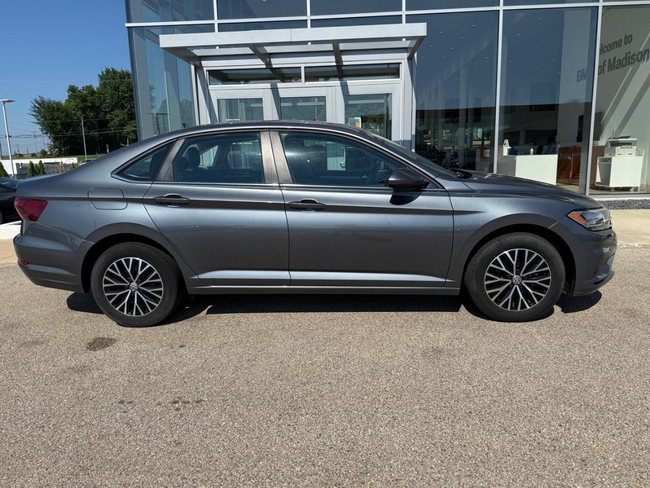 Volkswagen Jetta Vehicle Image 02