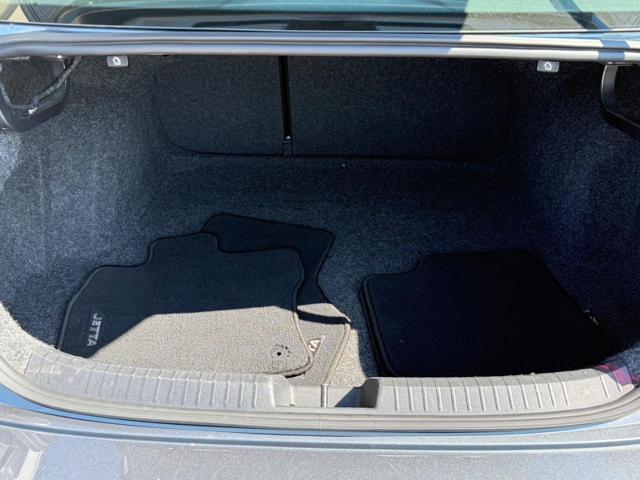 Volkswagen Jetta Vehicle Image 05
