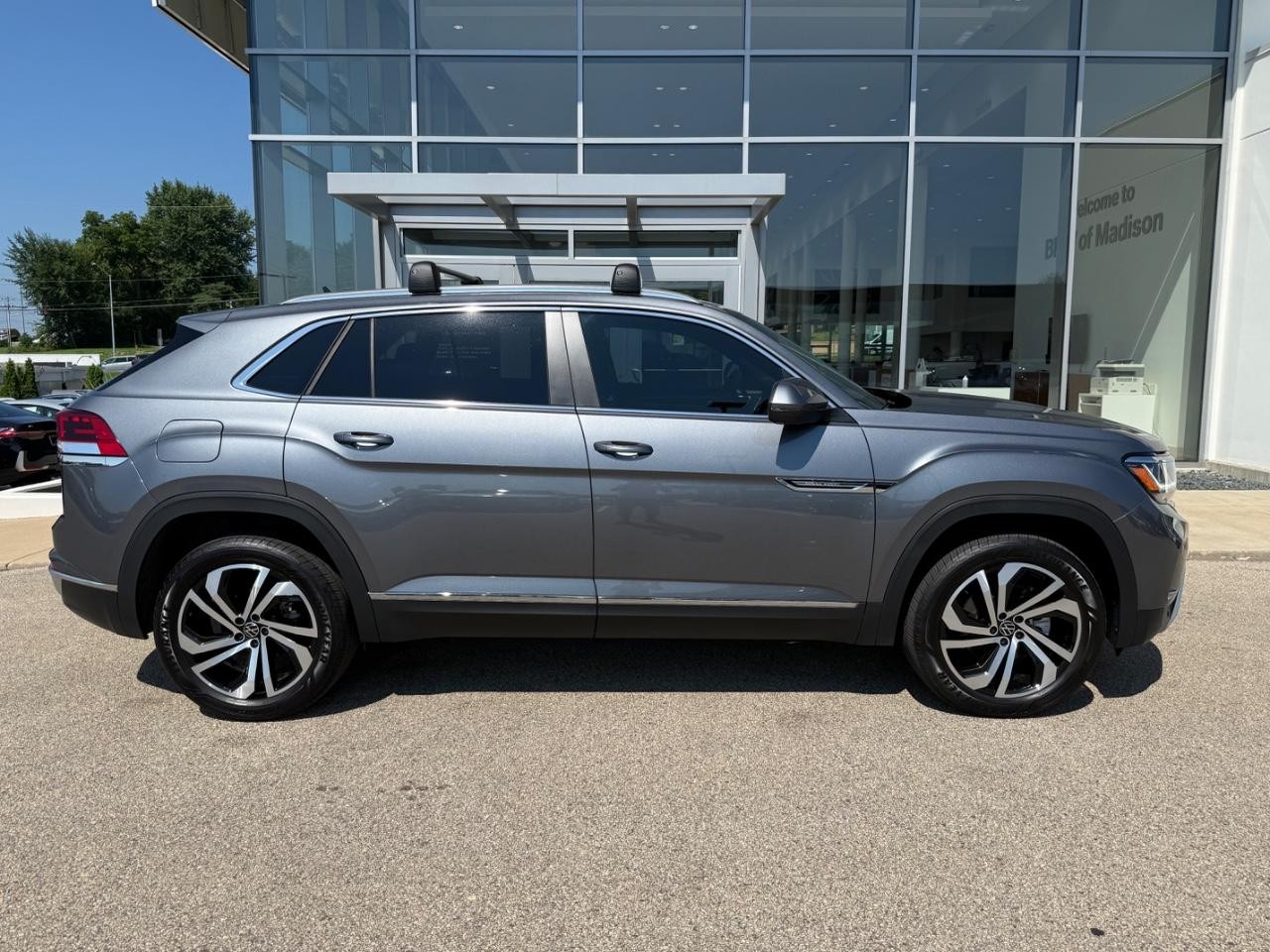 Volkswagen Atlas Cross Sport Vehicle Image 02