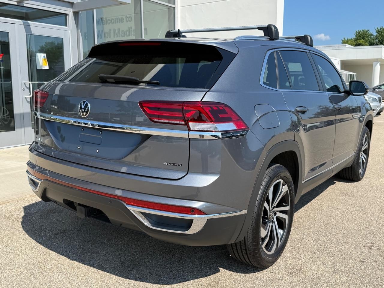 Volkswagen Atlas Cross Sport Vehicle Image 03