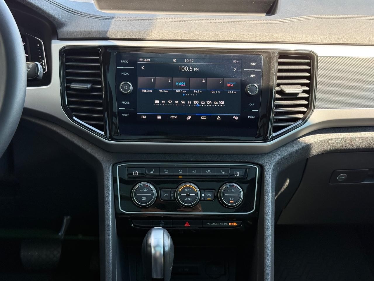 Volkswagen Atlas Cross Sport Vehicle Image 12
