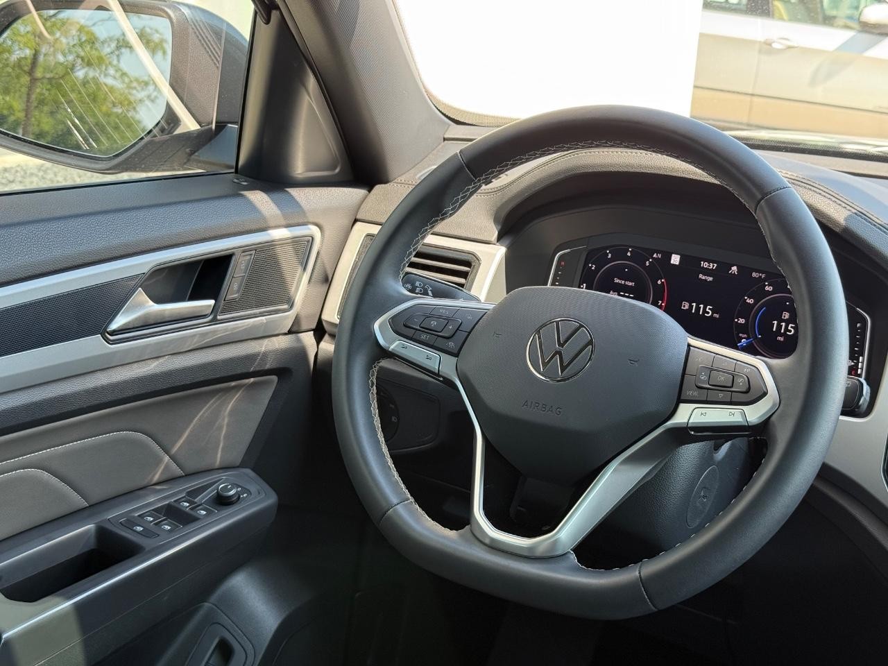 Volkswagen Atlas Cross Sport Vehicle Image 14