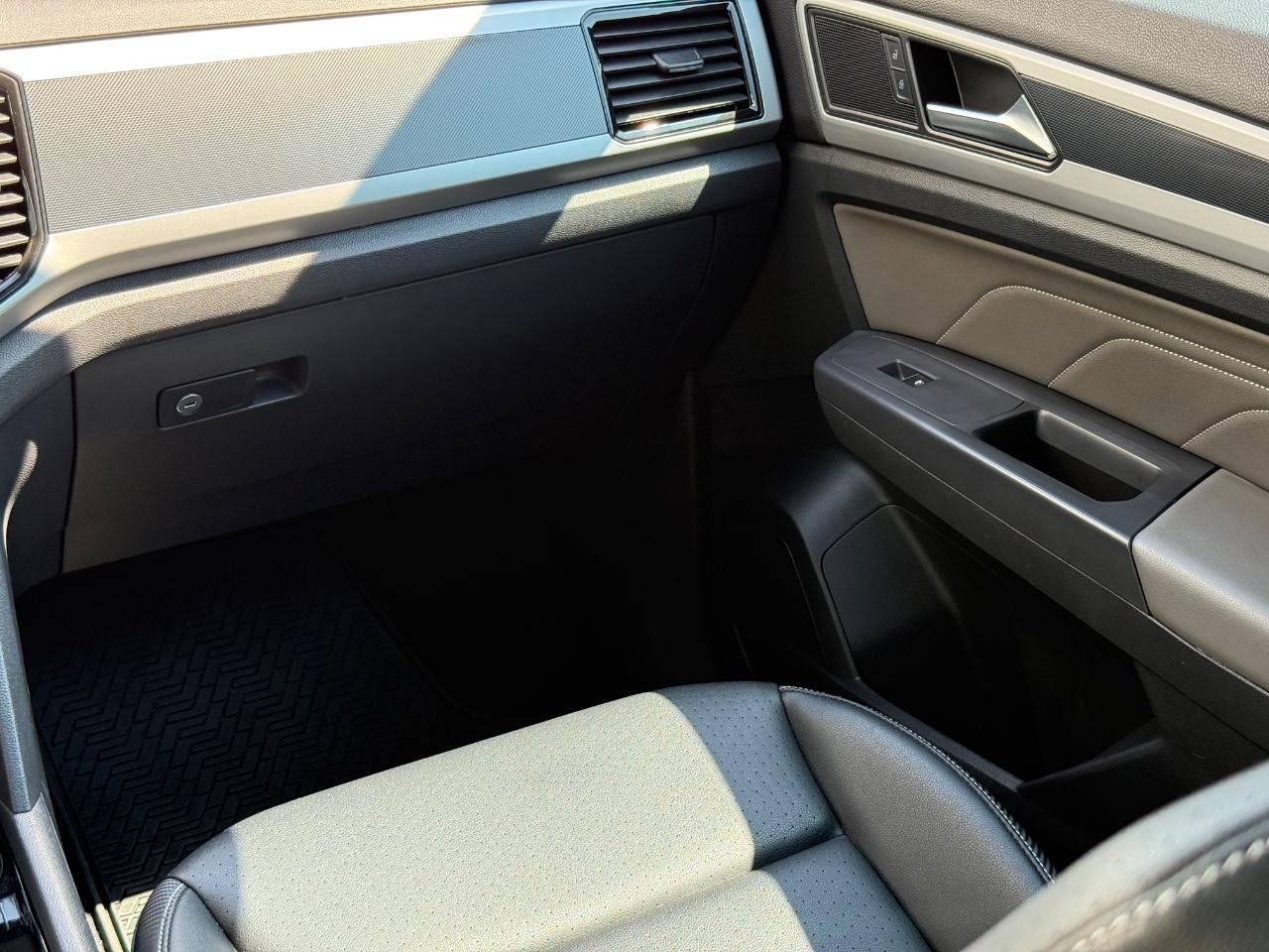 Volkswagen Atlas Cross Sport Vehicle Image 15