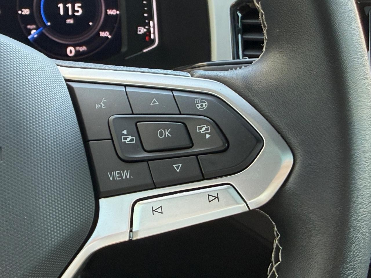 Volkswagen Atlas Cross Sport Vehicle Image 17