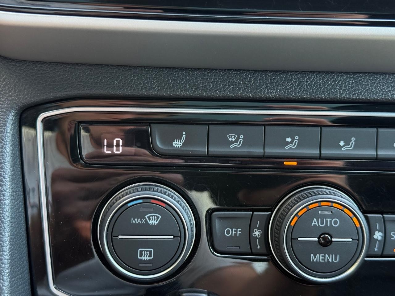Volkswagen Atlas Cross Sport Vehicle Image 20