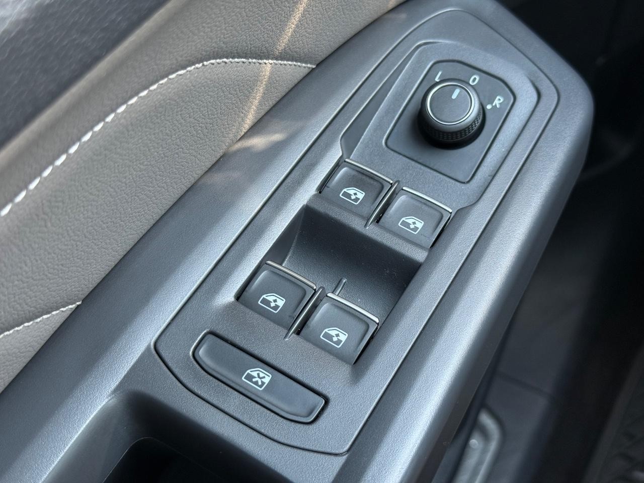 Volkswagen Atlas Cross Sport Vehicle Image 21