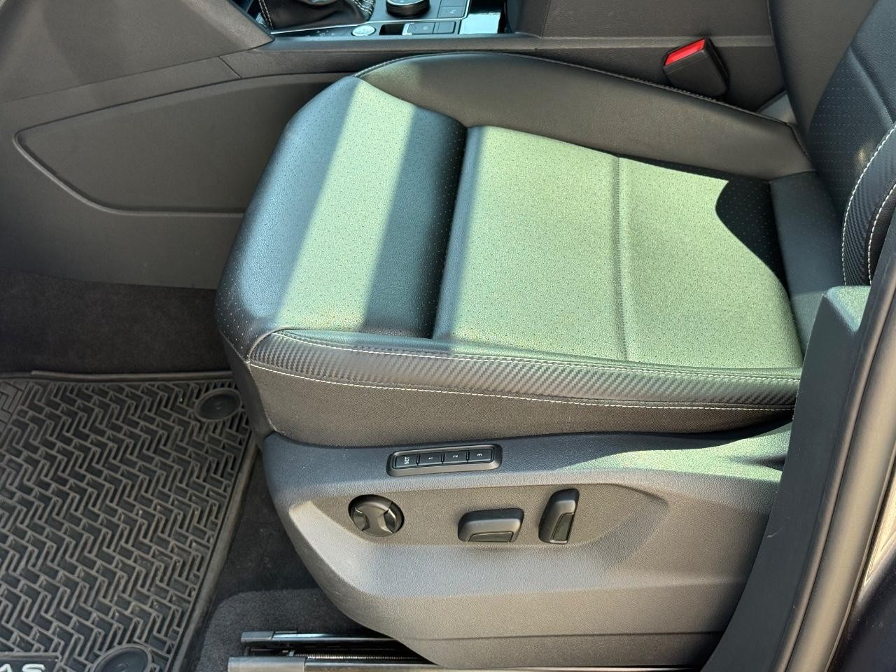 Volkswagen Atlas Cross Sport Vehicle Image 22