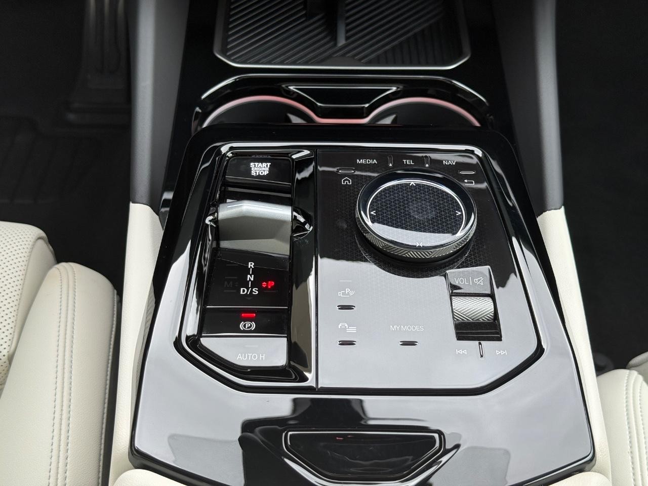 BMW 5 Series Vehicle Image 13