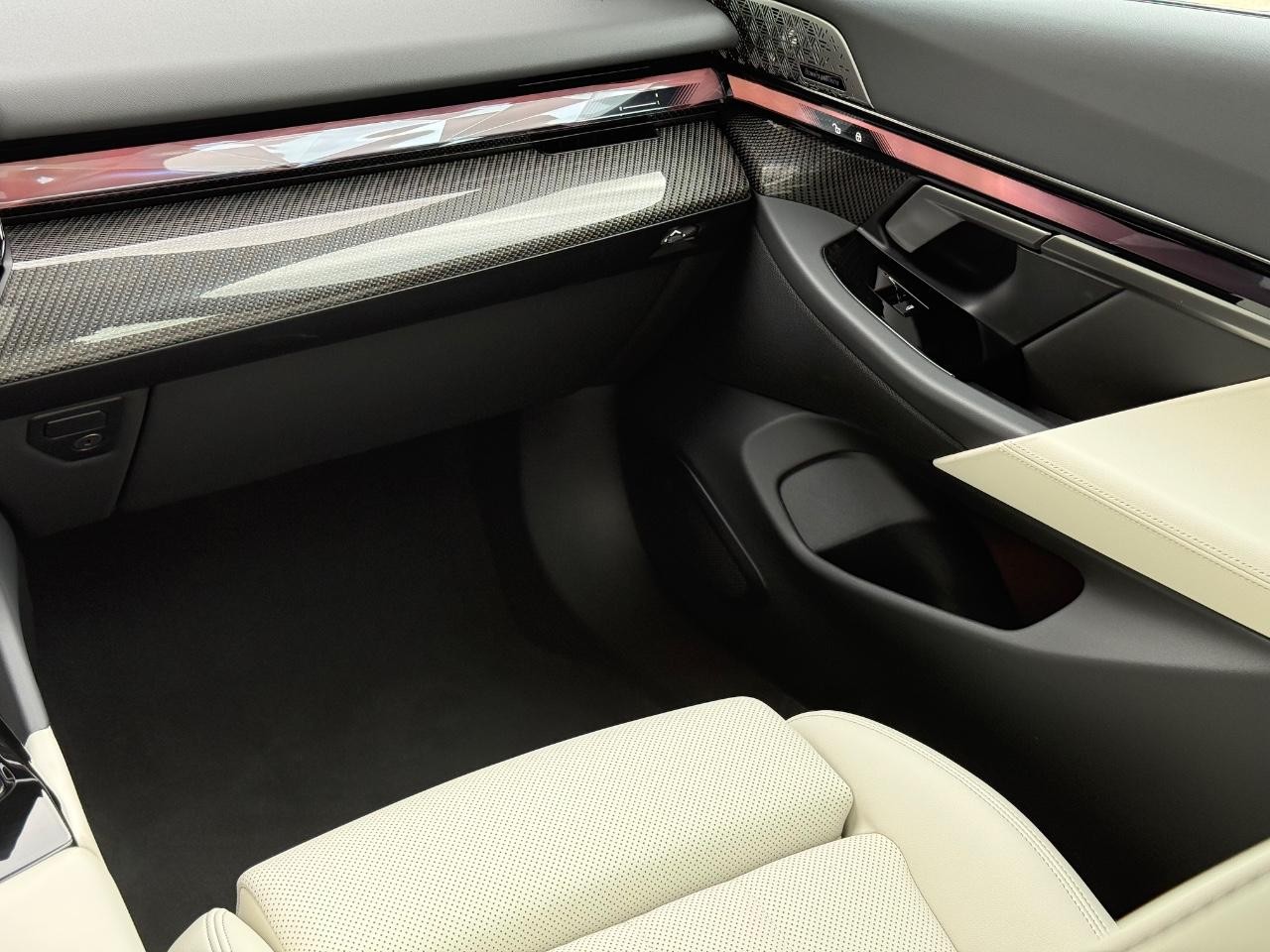 BMW 5 Series Vehicle Image 15