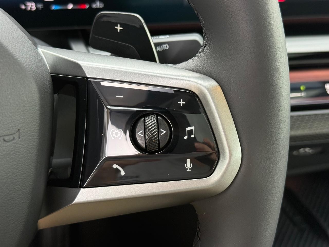 BMW 5 Series Vehicle Image 18