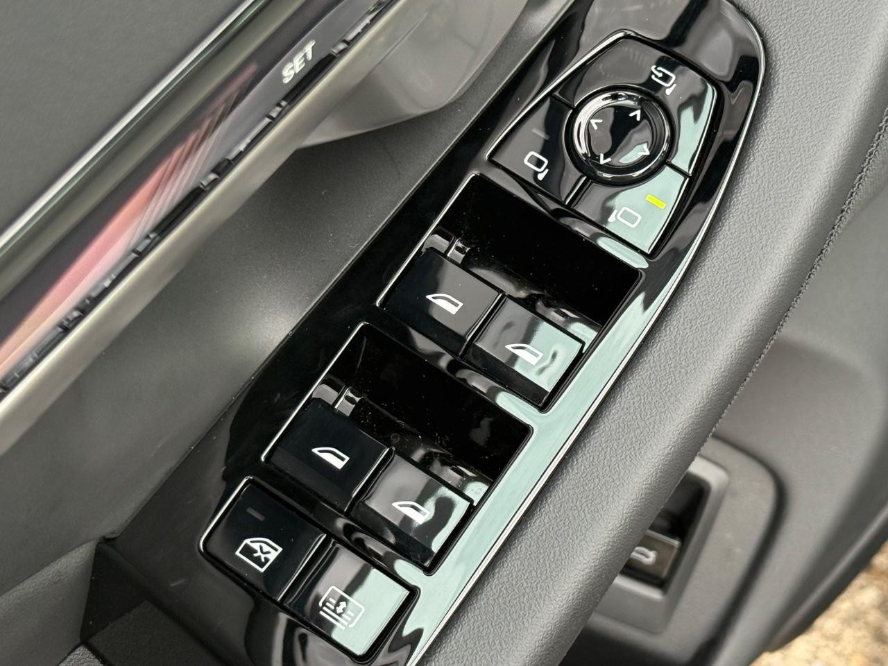 BMW 5 Series Vehicle Image 22