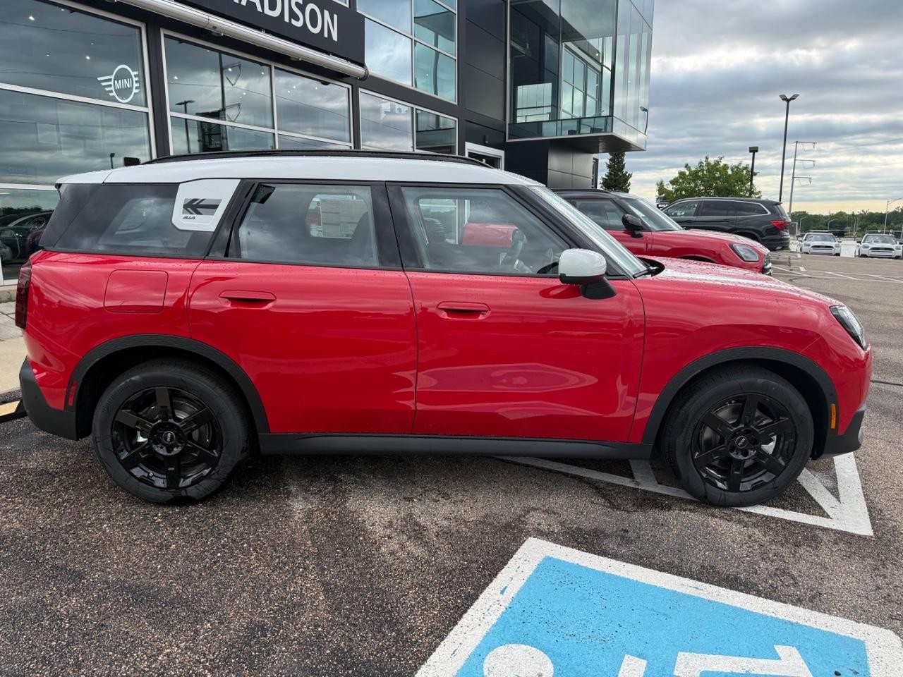 MINI Countryman Vehicle Image 02
