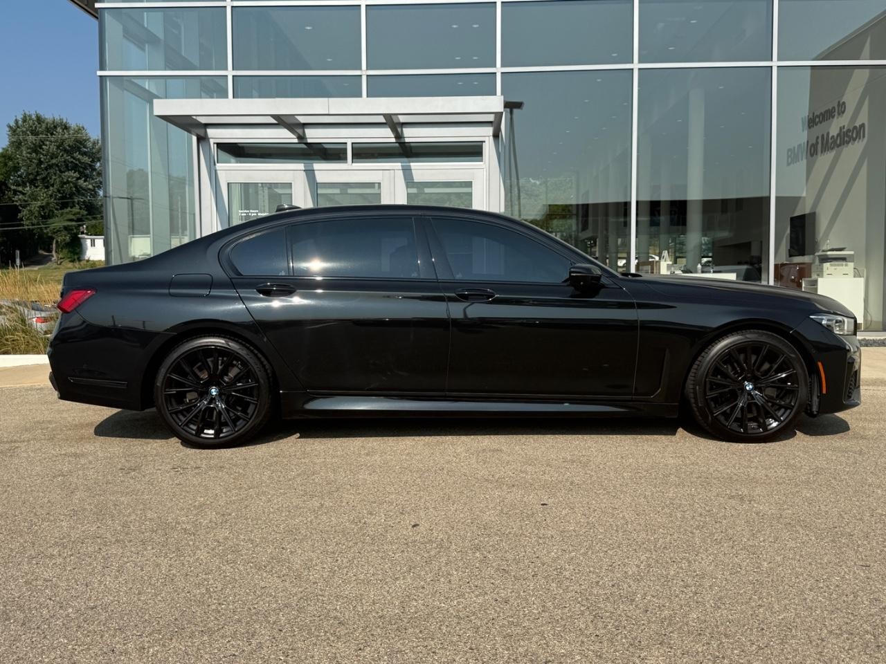 BMW 7 Series Vehicle Image 02