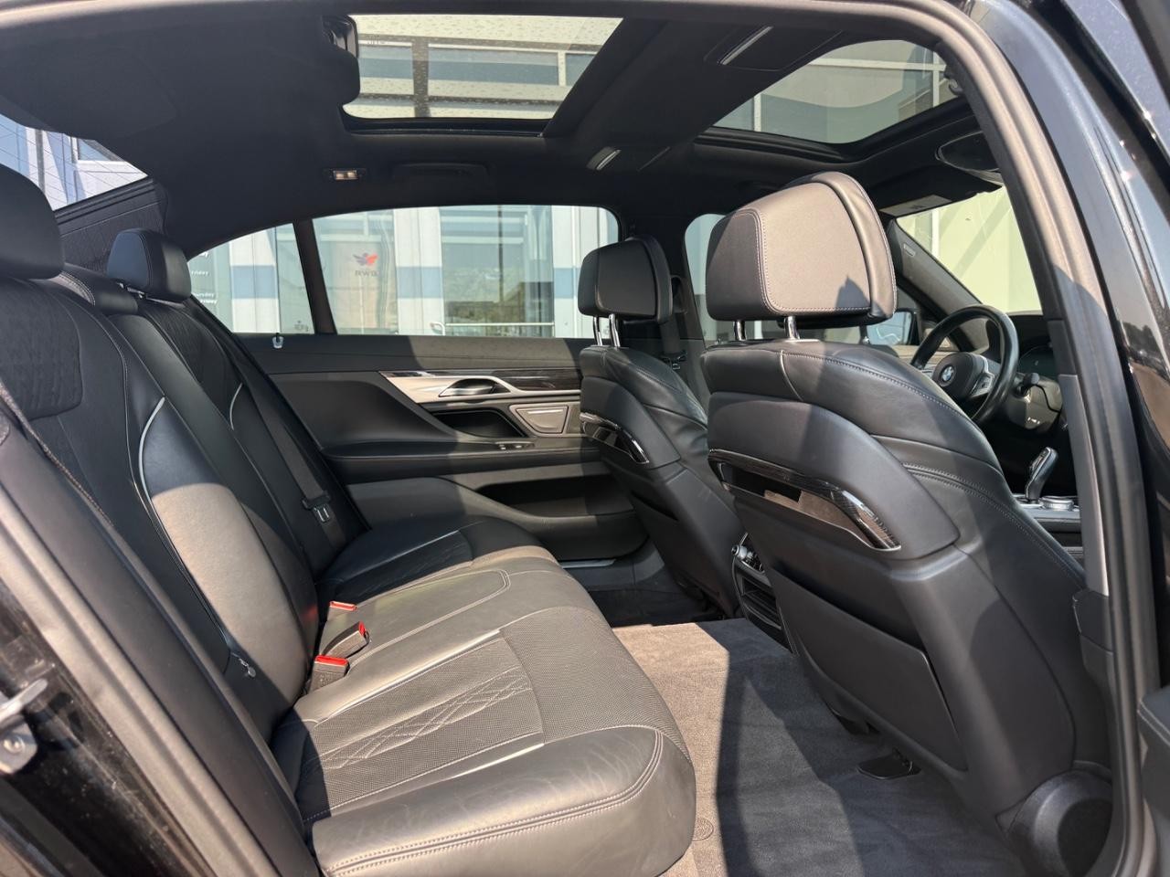 BMW 7 Series Vehicle Image 10