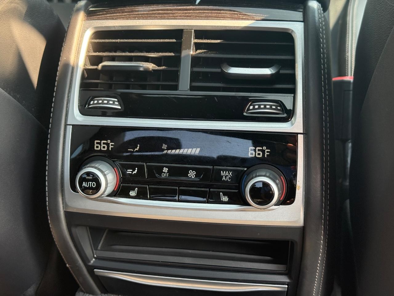 BMW 7 Series Vehicle Image 12