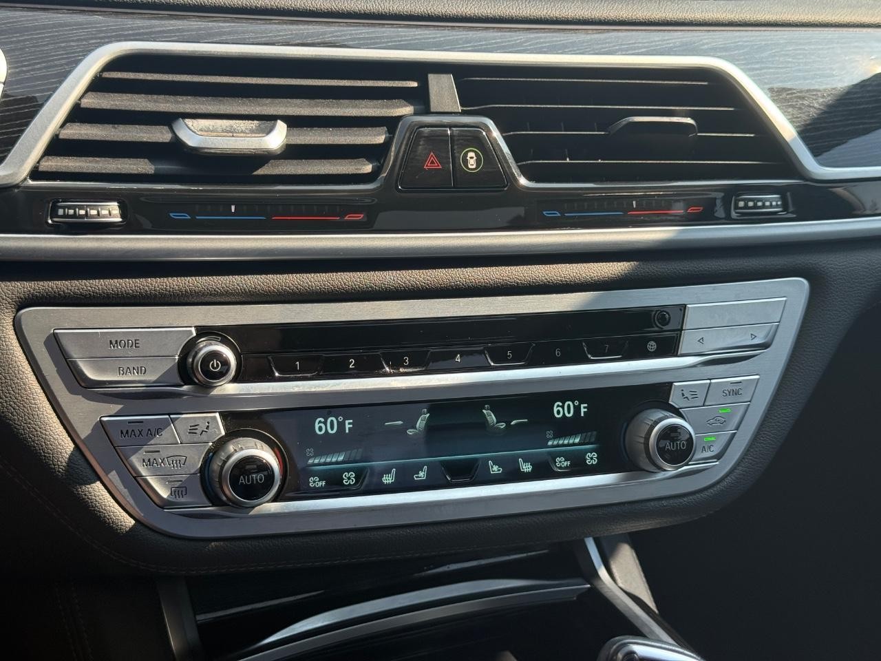BMW 7 Series Vehicle Image 21