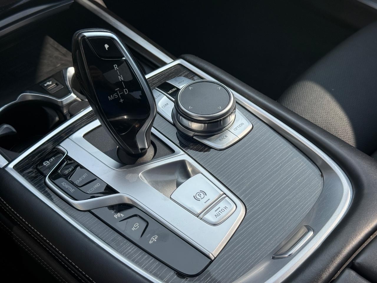 BMW 7 Series Vehicle Image 22