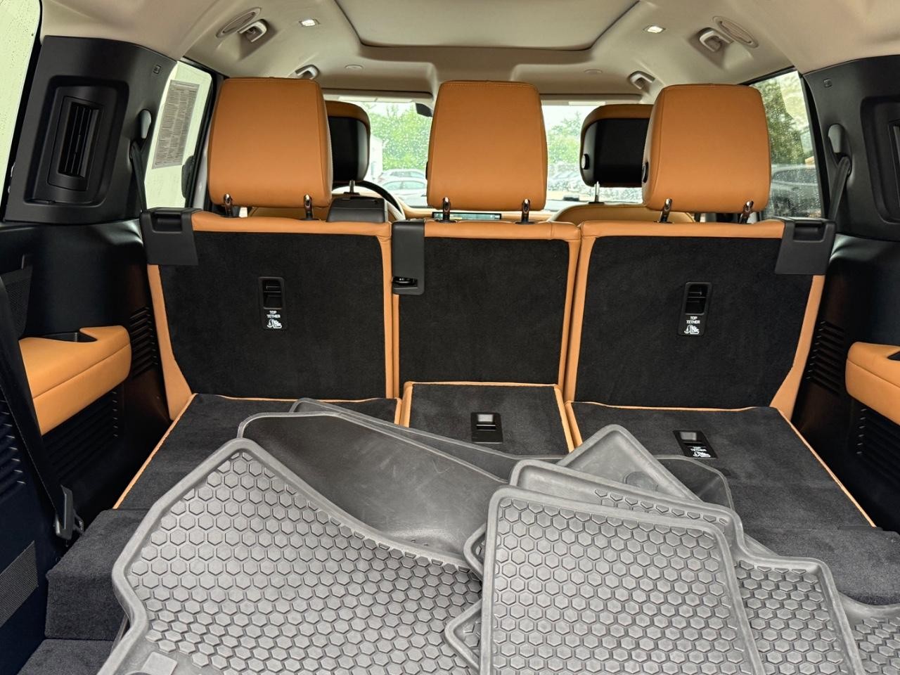 Land Rover Defender Vehicle Image 05
