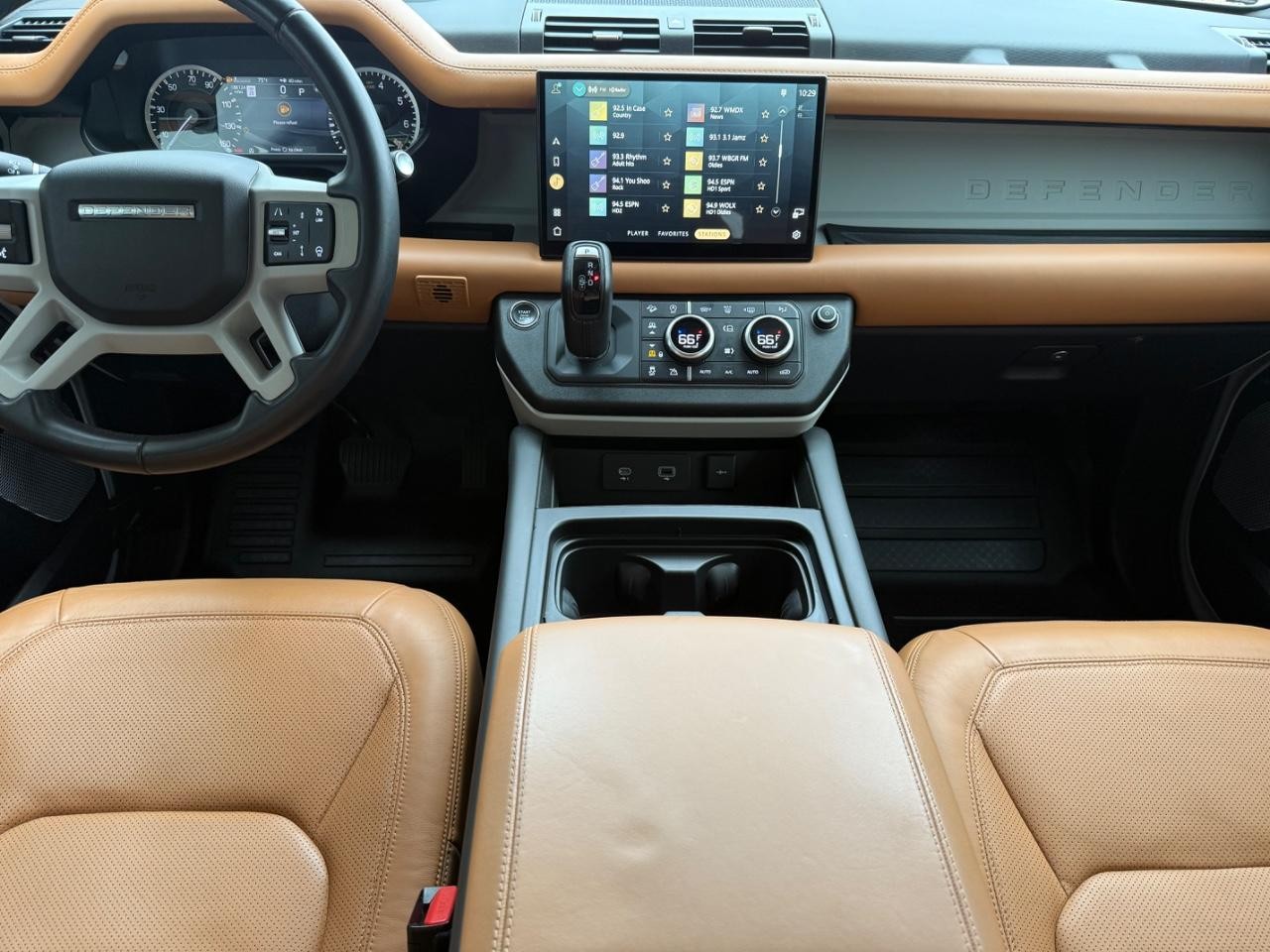 Land Rover Defender Vehicle Image 11