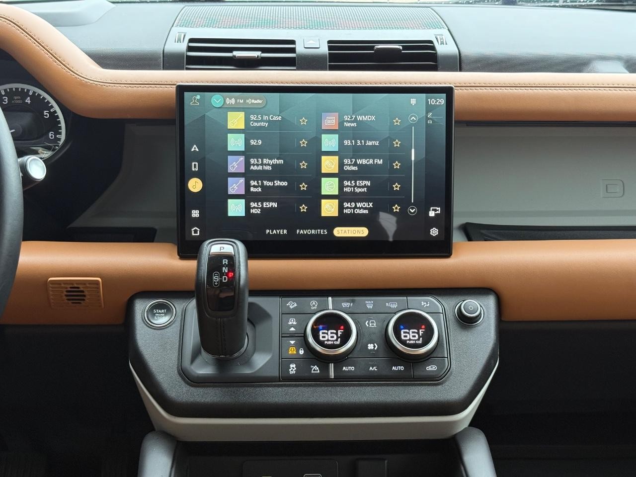 Land Rover Defender Vehicle Image 12