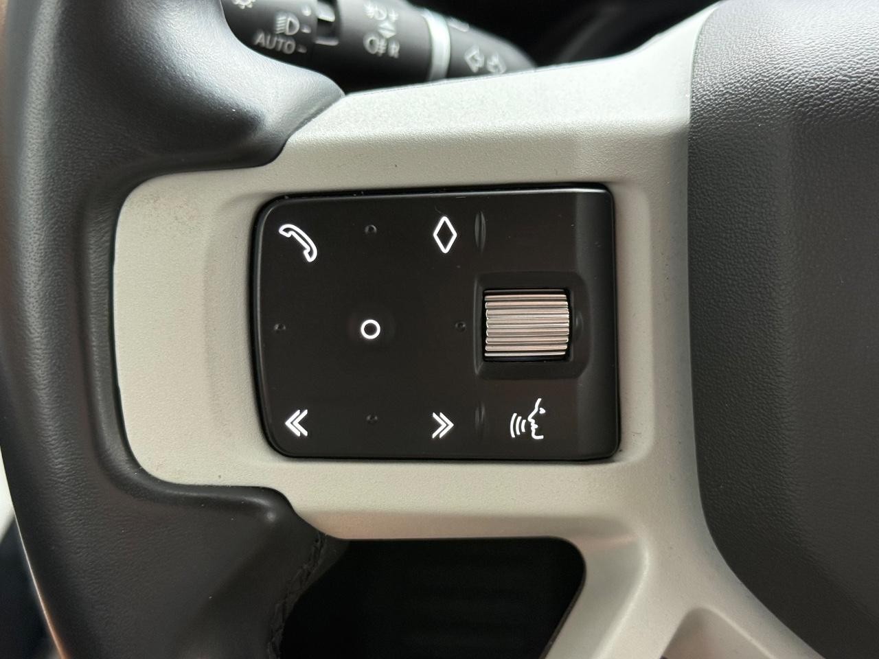 Land Rover Defender Vehicle Image 15
