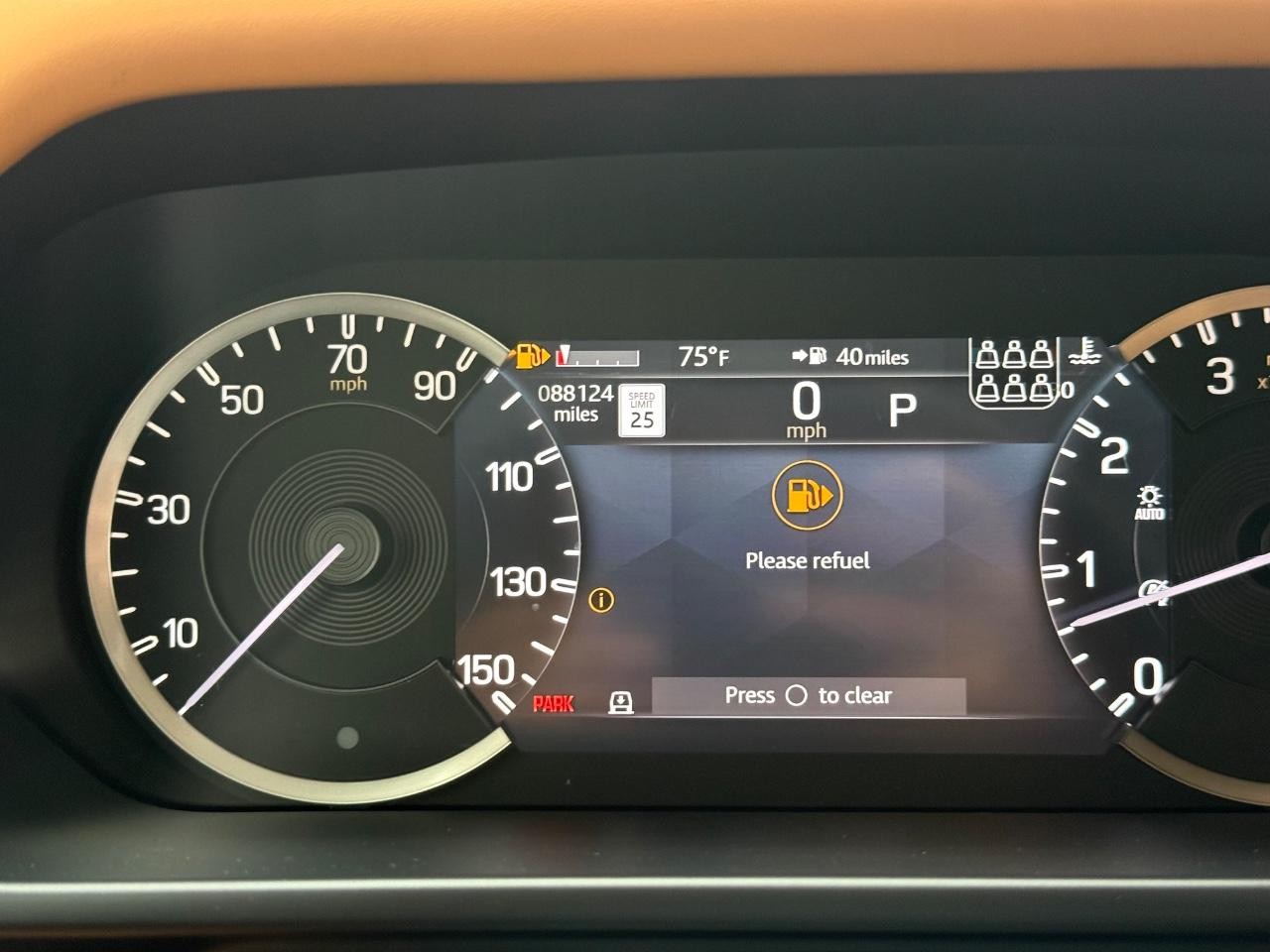 Land Rover Defender Vehicle Image 17