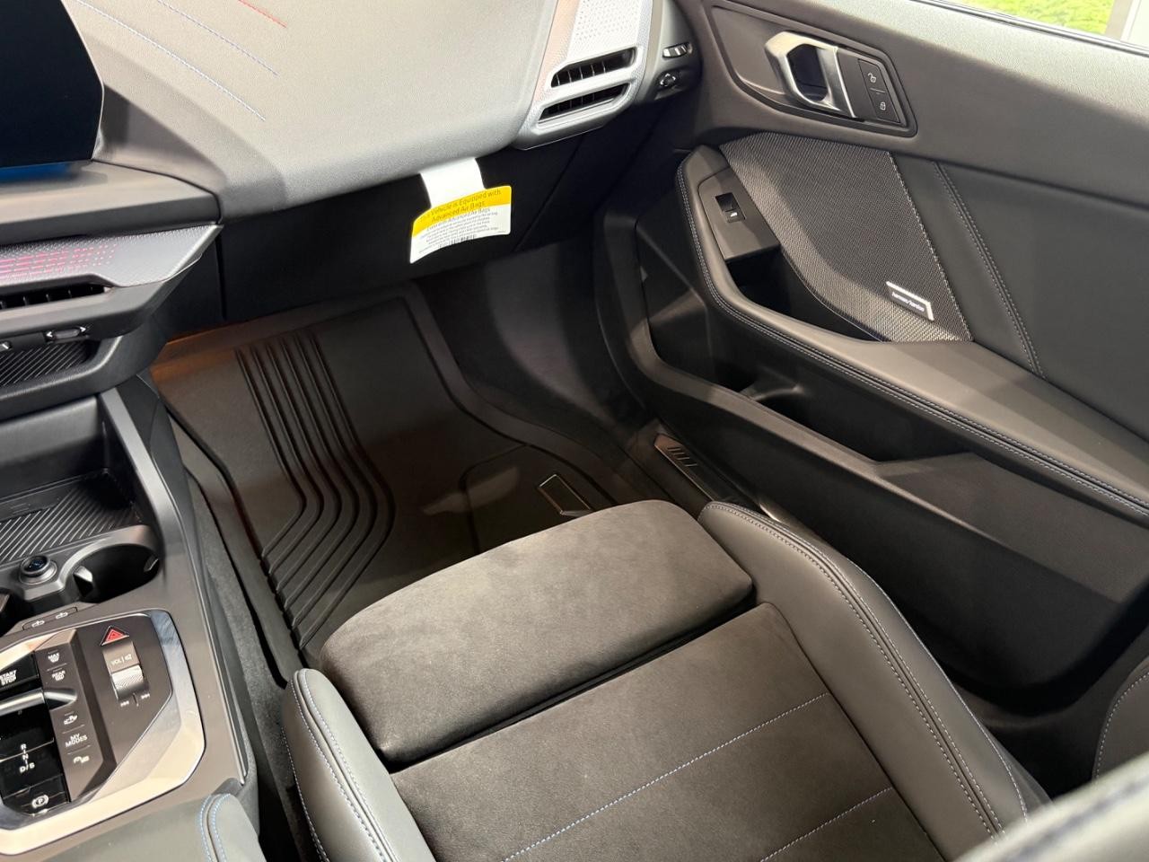 BMW 2 Series Vehicle Full-screen Gallery Image 12
