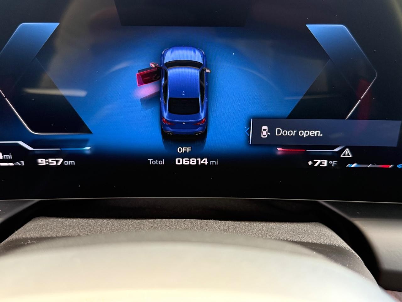 BMW 2 Series Vehicle Full-screen Gallery Image 16