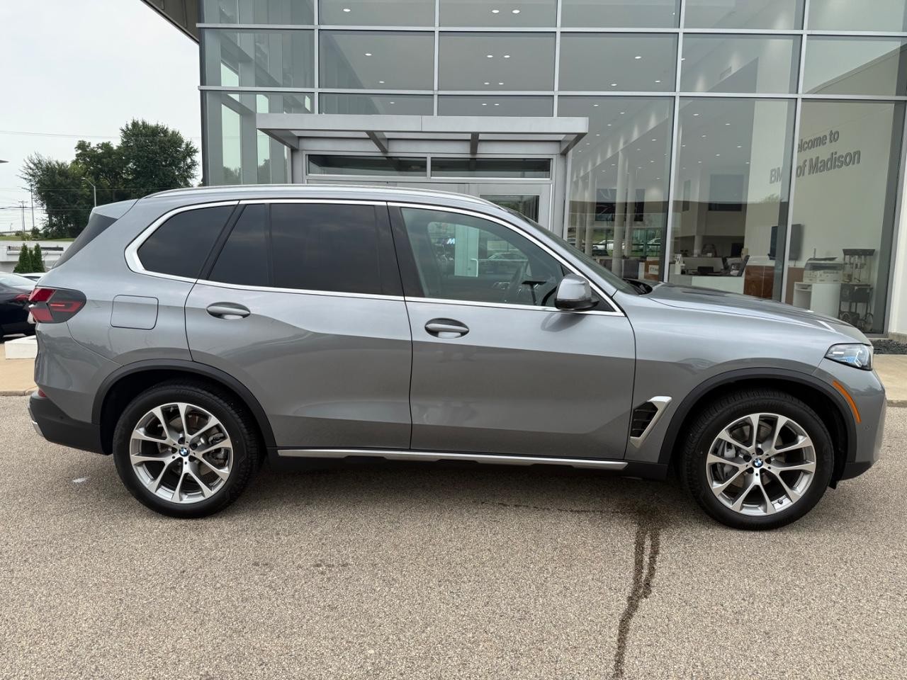 BMW X5 Vehicle Image 02