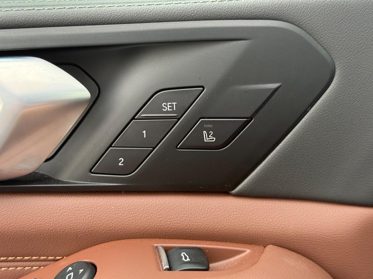 BMW X5 Vehicle Image 16