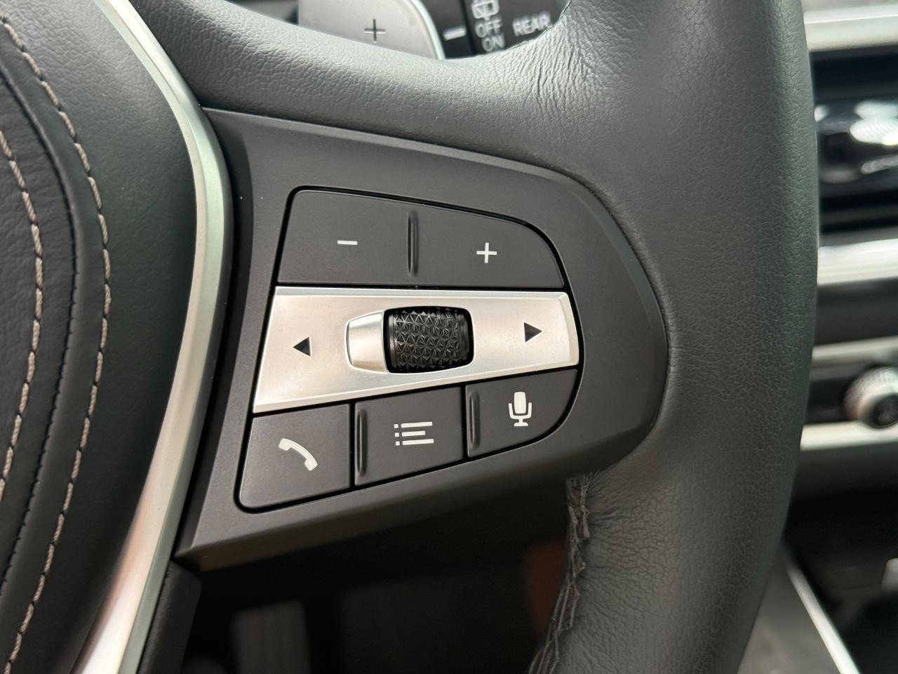 BMW X5 Vehicle Image 18