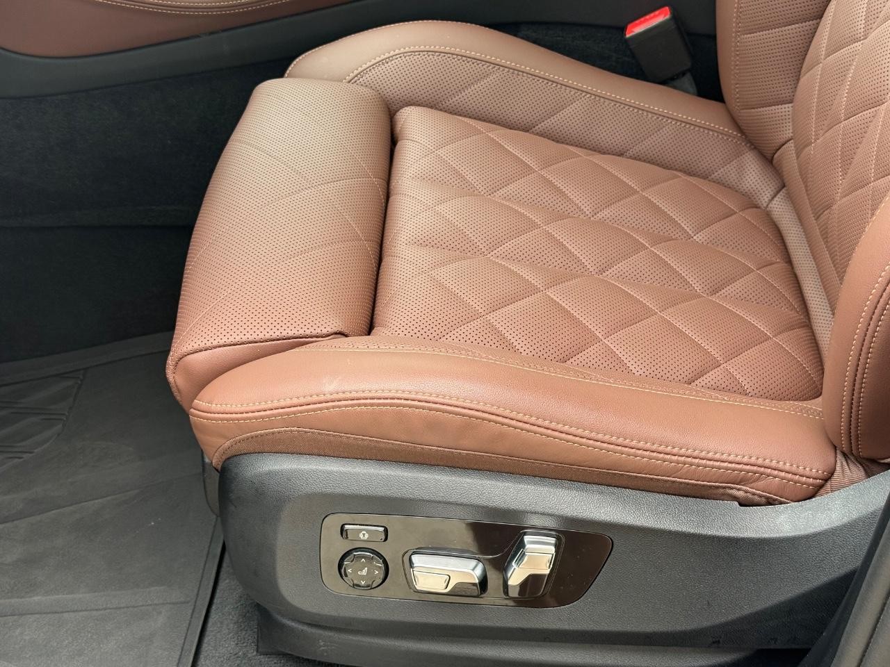 BMW X5 Vehicle Image 23