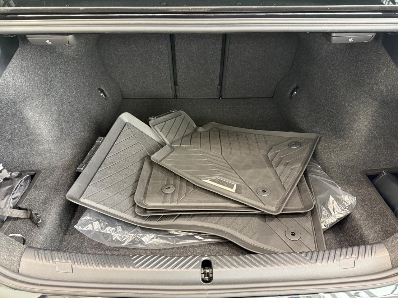 BMW 5 Series Vehicle Image 04