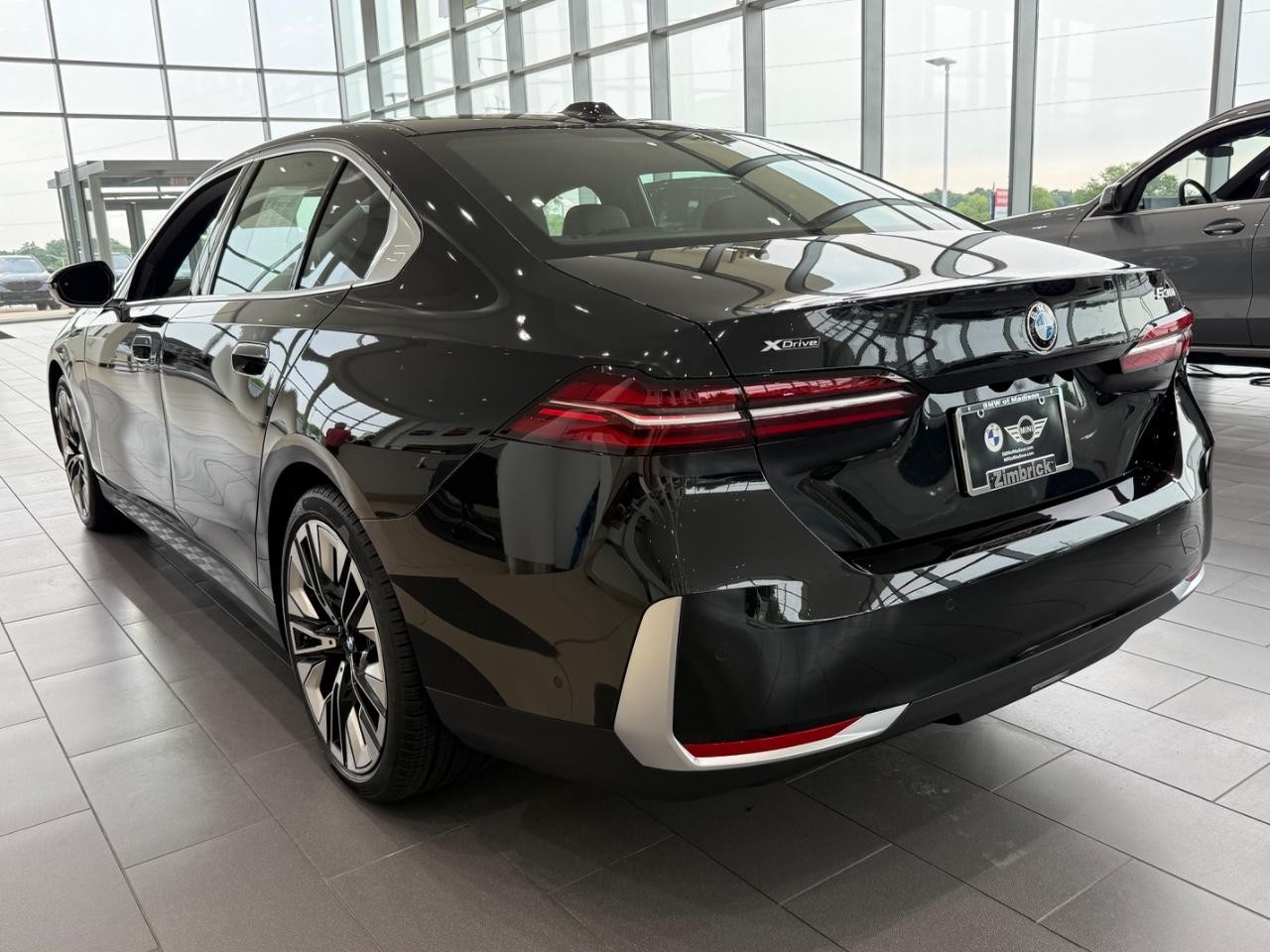BMW 5 Series Vehicle Image 05
