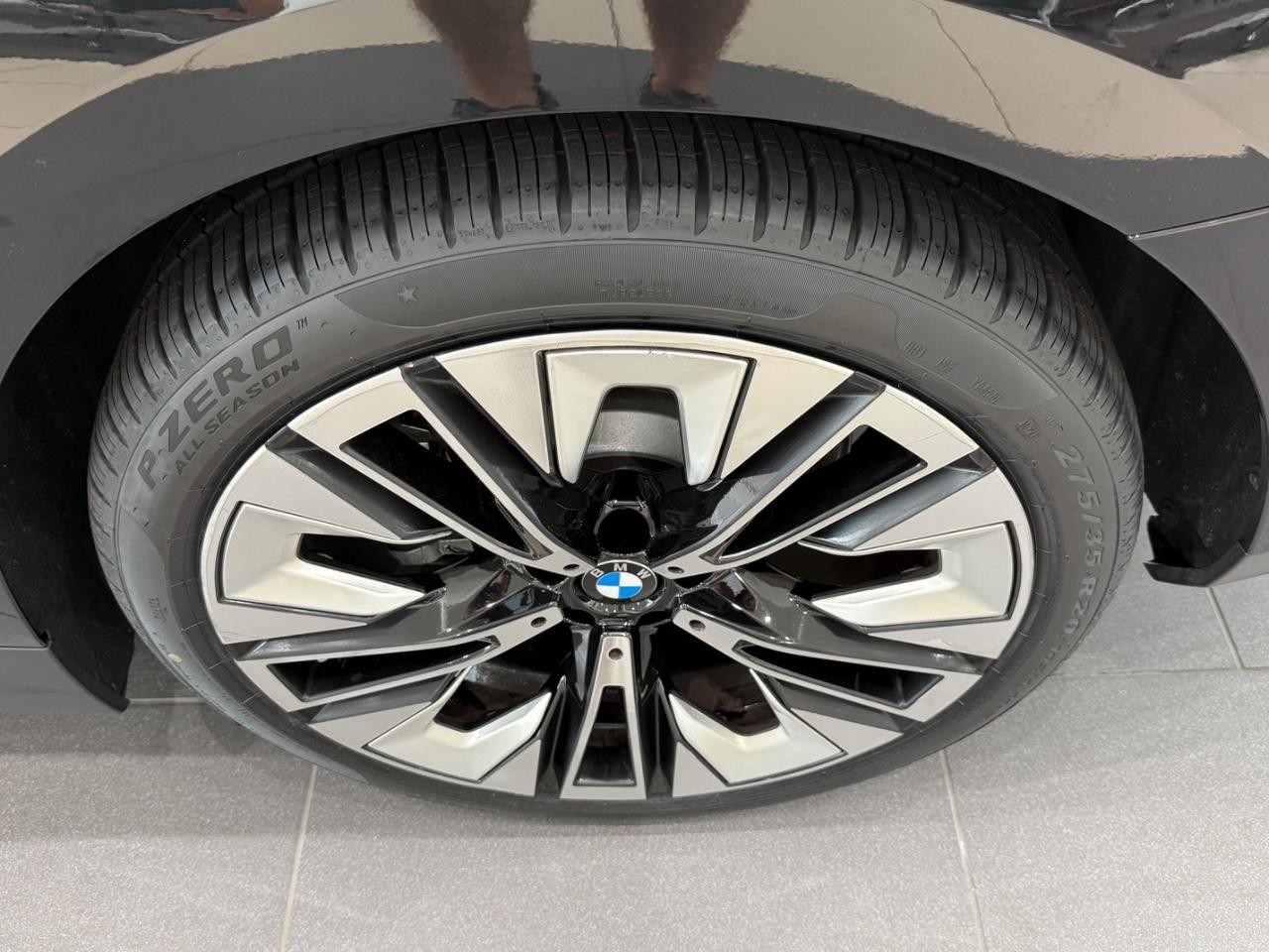 BMW 5 Series Vehicle Image 06
