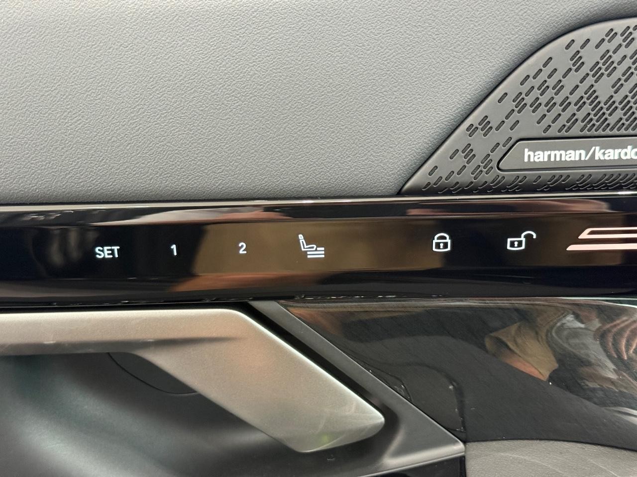 BMW 5 Series Vehicle Image 15
