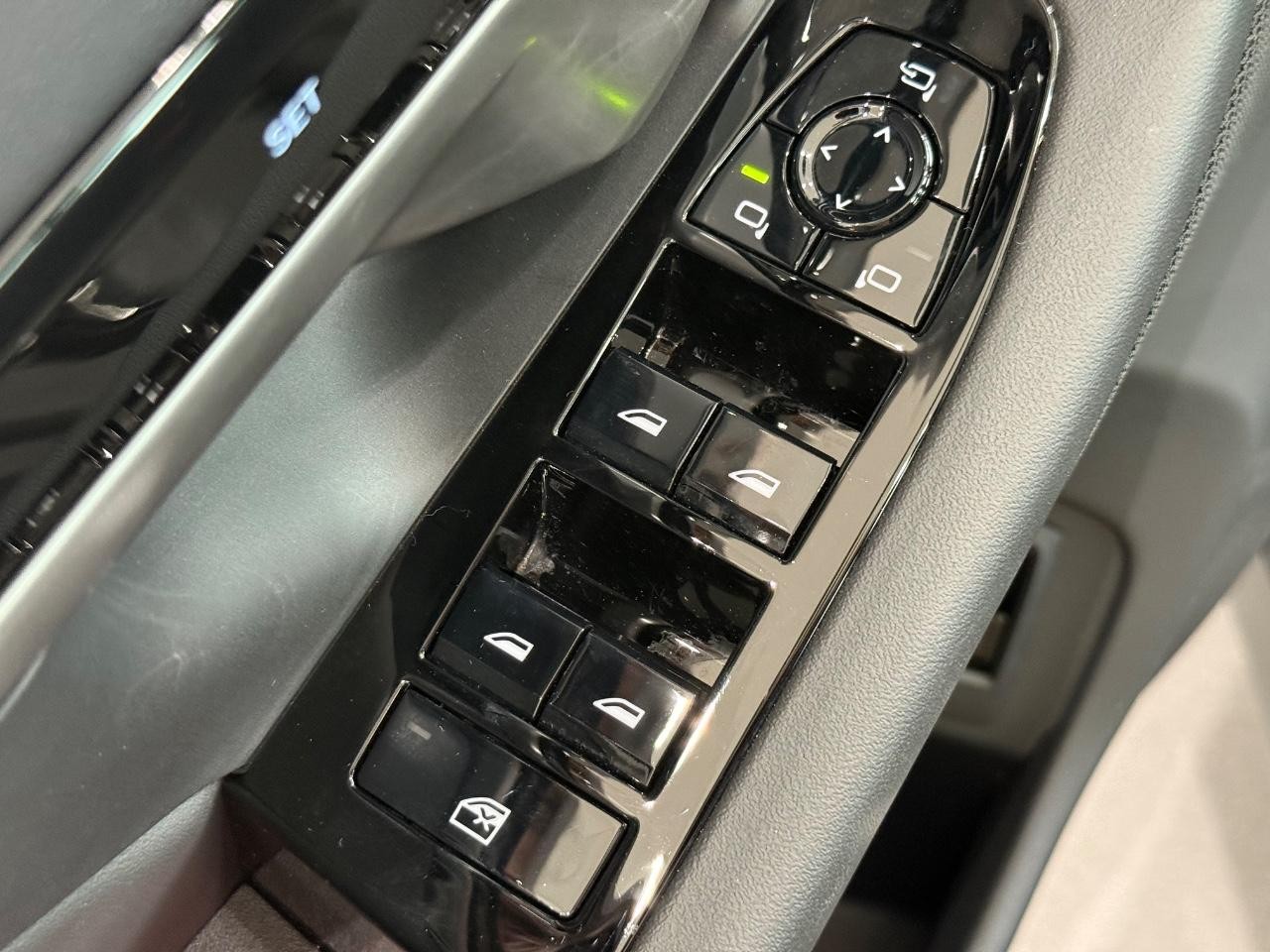BMW 5 Series Vehicle Image 21