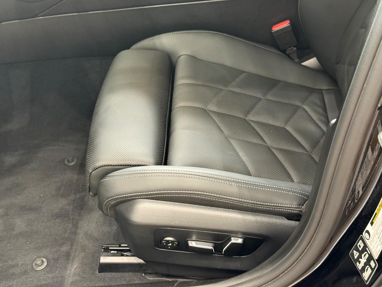 BMW 5 Series Vehicle Image 22