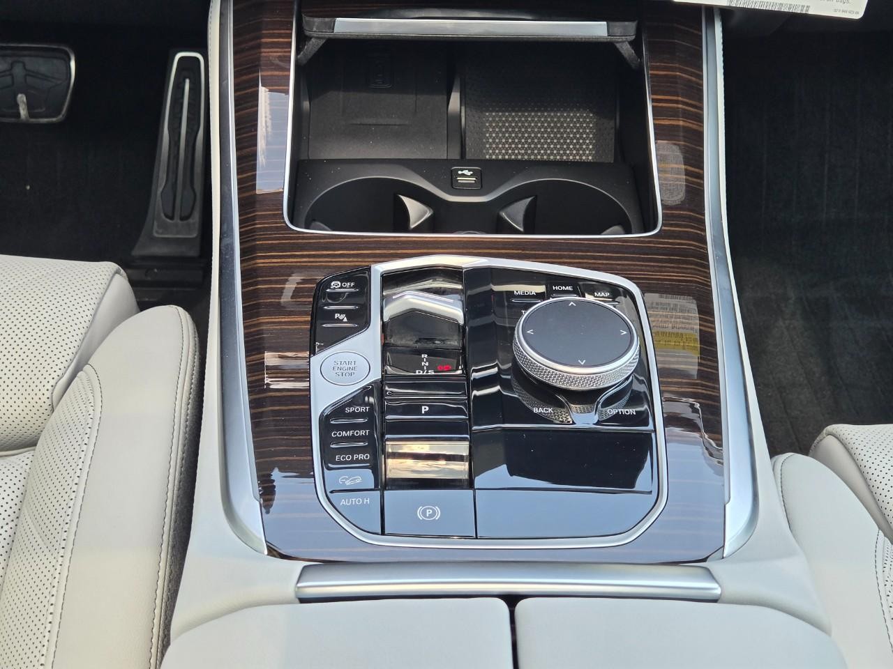 BMW X5 Vehicle Image 13