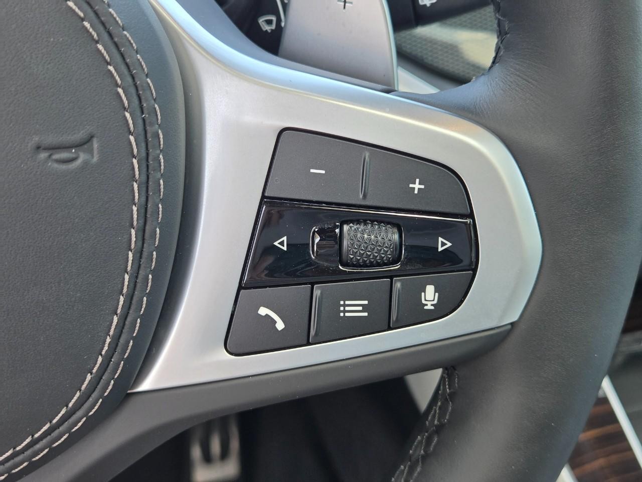 BMW X5 Vehicle Image 18