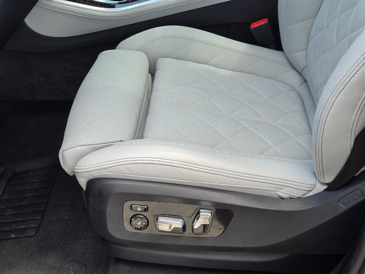 BMW X5 Vehicle Image 23