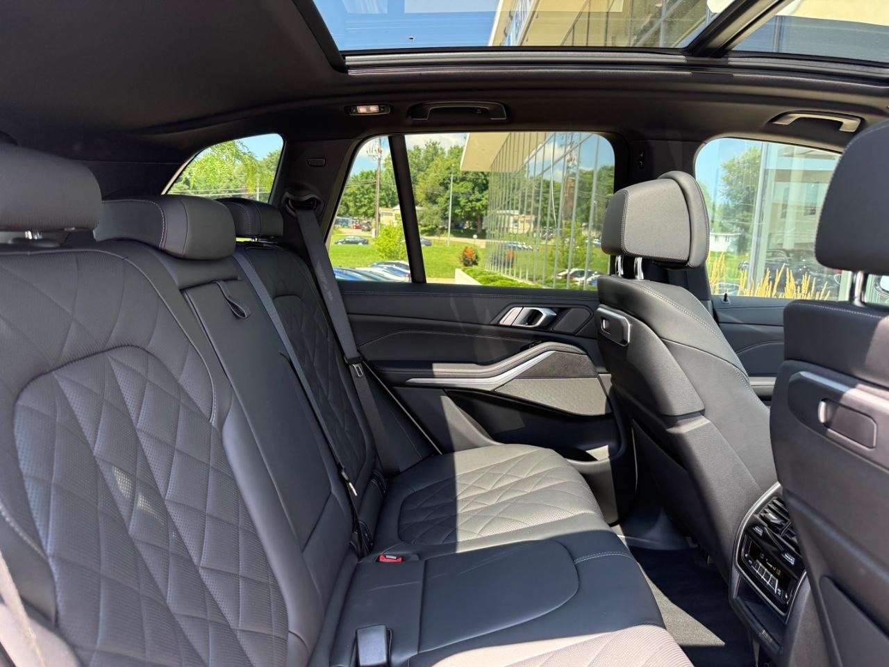 BMW X5 Vehicle Image 10