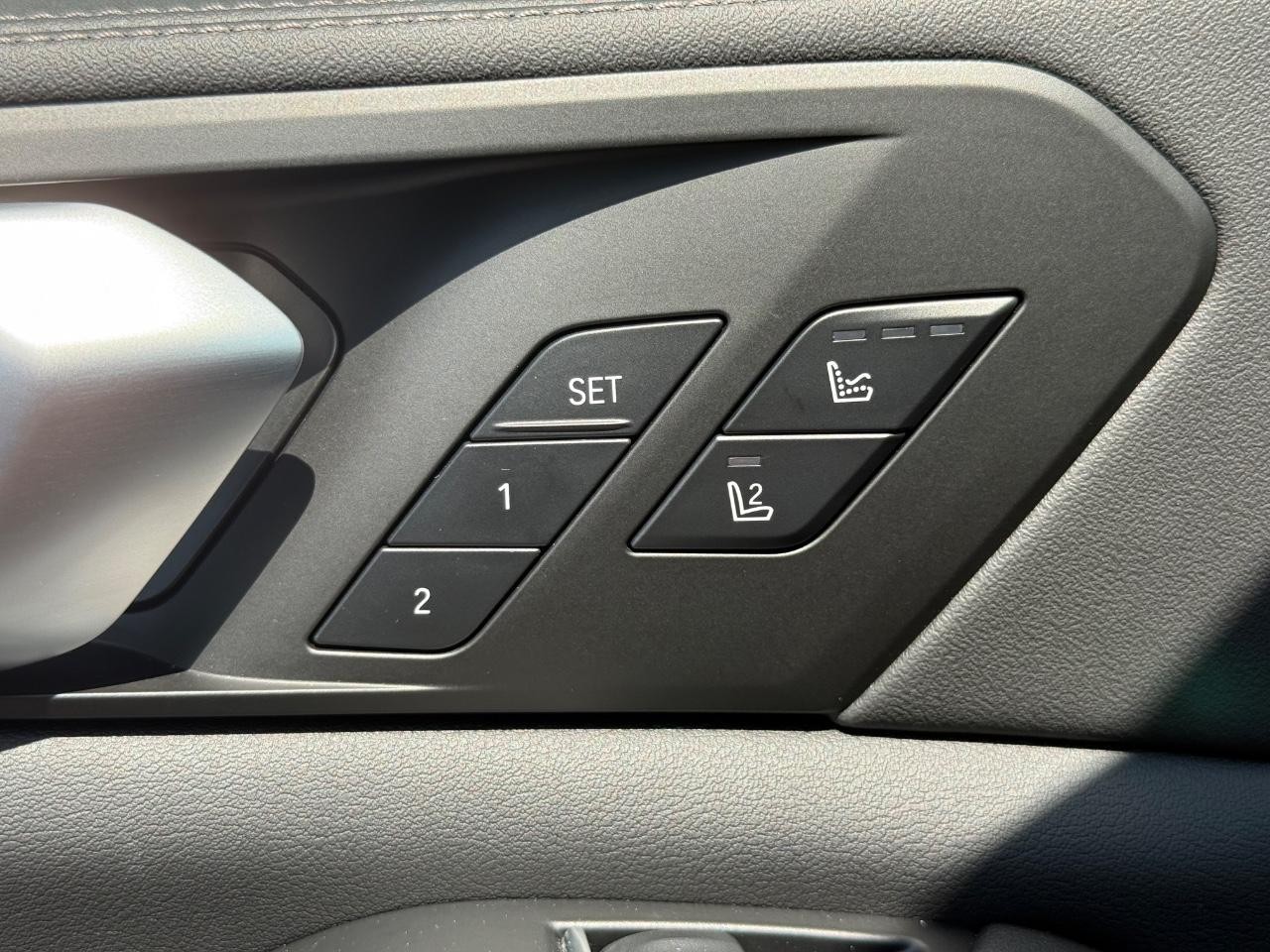 BMW X5 Vehicle Image 16