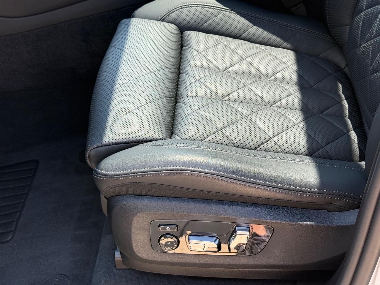 BMW X5 Vehicle Image 23
