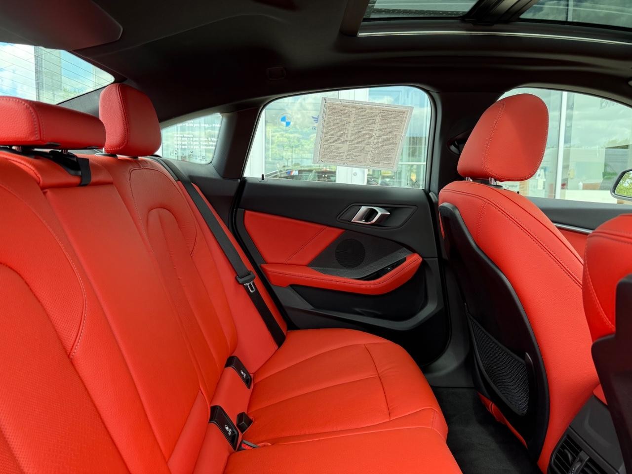 BMW 2 Series Vehicle Full-screen Gallery Image 10
