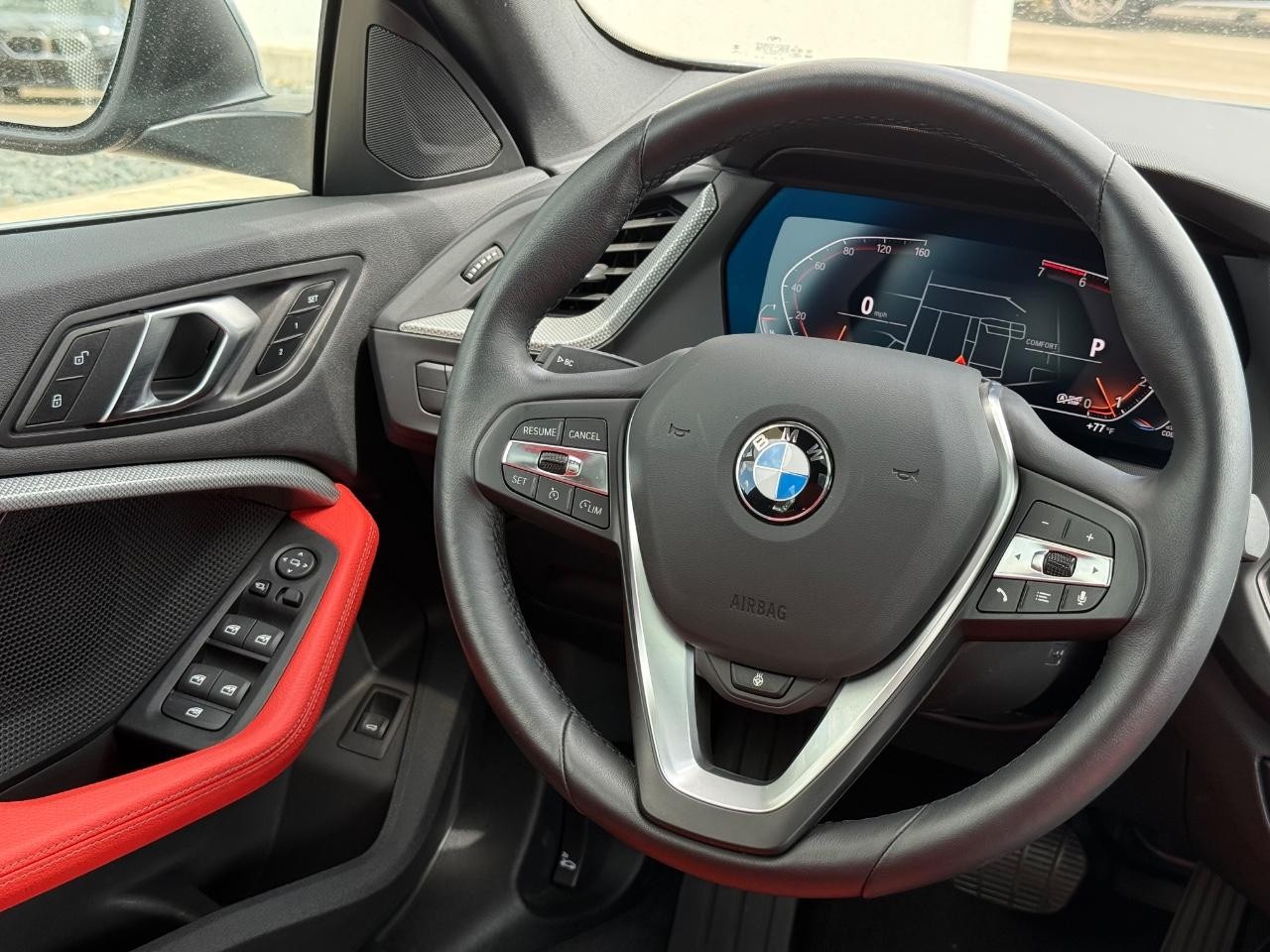 BMW 2 Series Vehicle Full-screen Gallery Image 14