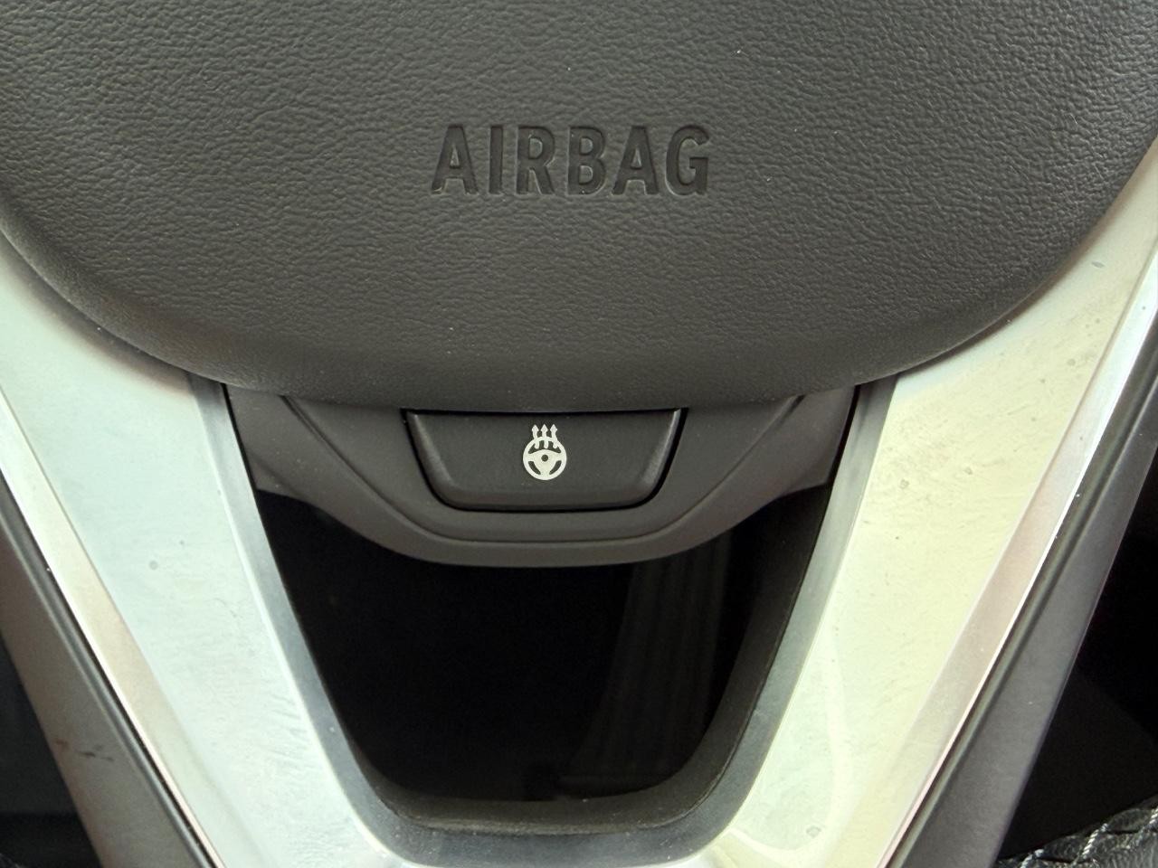 BMW 2 Series Vehicle Full-screen Gallery Image 19