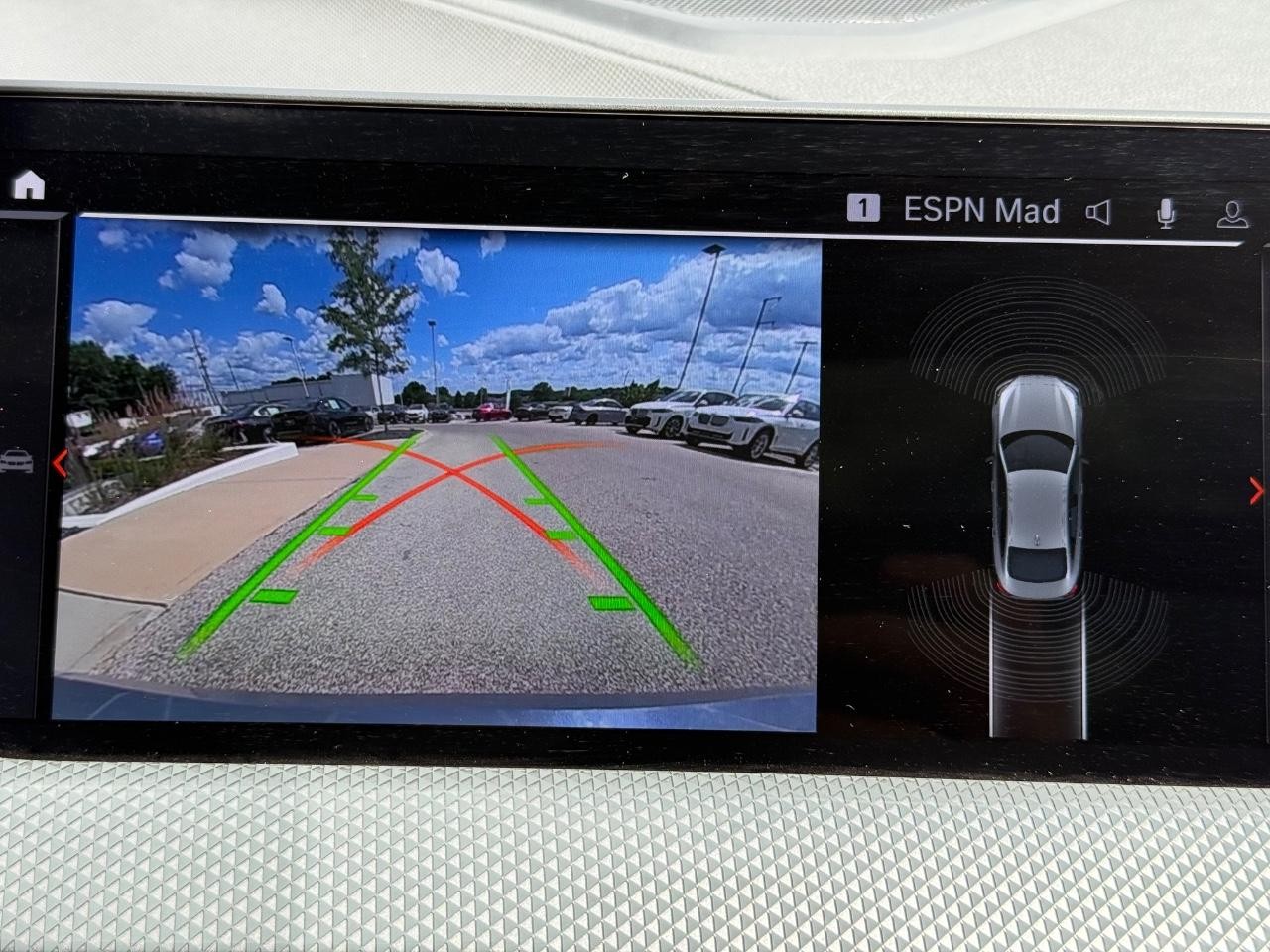BMW 2 Series Vehicle Full-screen Gallery Image 21